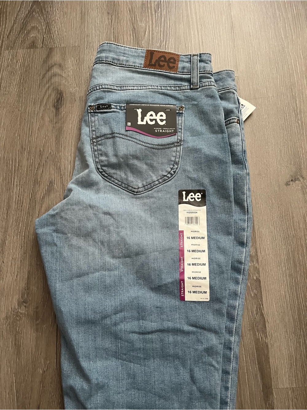 Lee Women Size 16 Medium Light Blue Straight Fit Jeans NWT - Picture 3 of 5